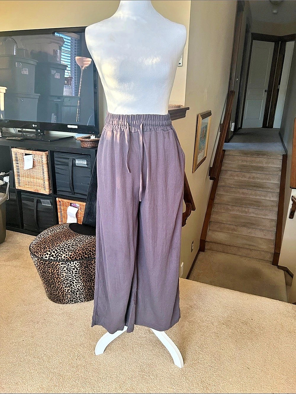 Aphrodite Wide Leg peddle pusher length Pants in Grey Like New